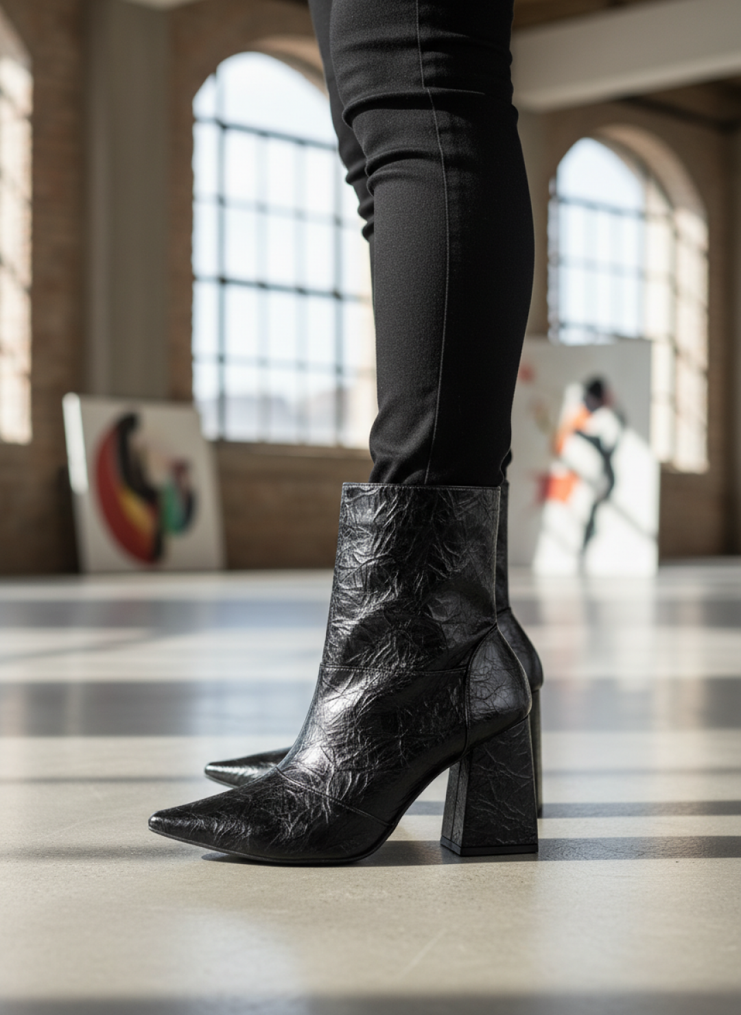 Bota Bico Fino Cano Médio